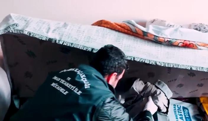 Kaçak göçmenlere sahte belge düzenleyen şüphelilere operasyon: 2 tutuklama