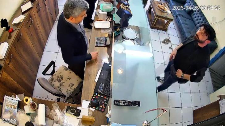 Kuyumcu atölyelerinden topladığı yaklaşık 50 milyon liralık altınla ortadan kayboldu