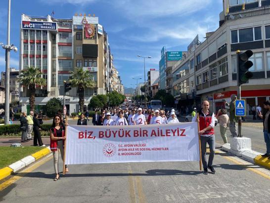 Aydın'da 'Ailemiz Geleceğimiz' yürüyüşü