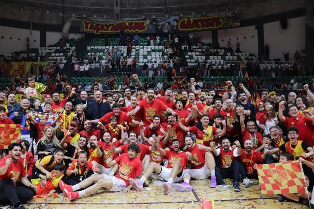 Göztepe'ye 100'üncü yılda üçüncü kupa