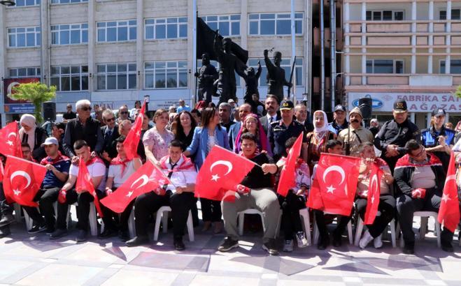 Engelliler davullu zurnalı asker oldu