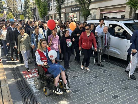Uşak’ta 'engellilere farkındalık' için yürüyüş