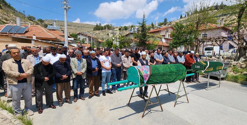 Dumandan zehirlenen çift toprağa verildi