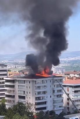 7 katlı apartmanın çatısı alev alev yandı