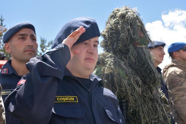 Sivas'ta engelli bireylerin askerlik heyecanı