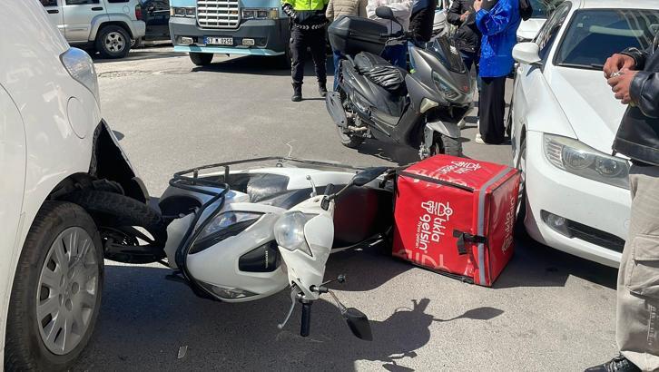 Otomobile çarpıp devrilen motosikletin sürücüsü yaralandı