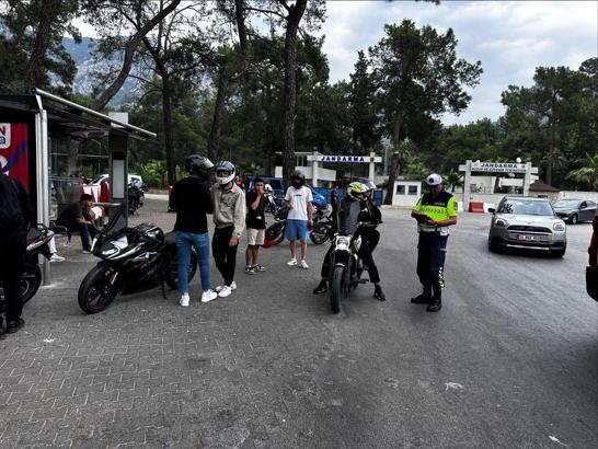 Antalya'da motosiklet denetimi; 3 milyon 450 bin lira ceza