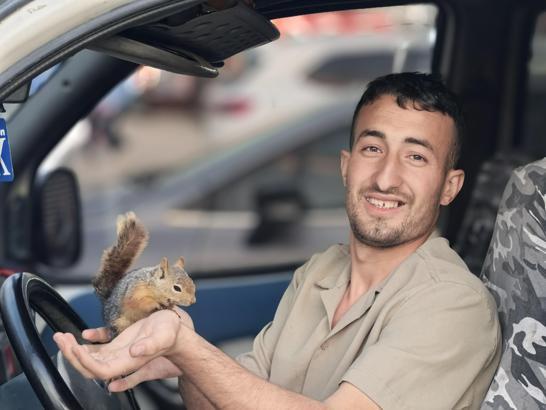 Hasta halde bulduğu sincapla aralarında bağ oluştu