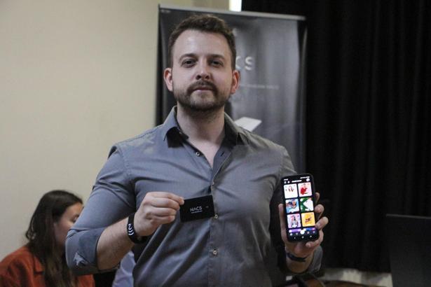 Kayıp Alzheimer hastalarının bulunmalarını kolaylaştıracak bileklik üretildi