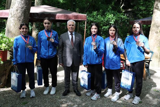 Başkan Bozbey, Türkiye Ferdi Boks Şampiyonası'nda madalya kazanan kadın sporcuları tebrik etti