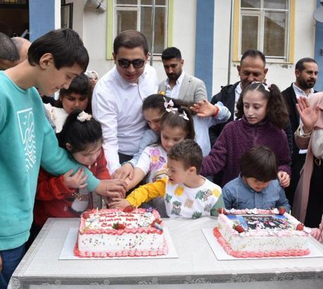 Sason Kaymakamı Furkan Başar, özel çocuklarla pasta kesti