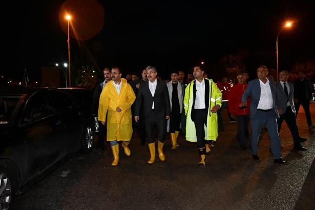 Kadirli'de sağanak yağış sele neden oldu (2)
