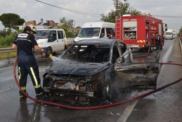 Seyir haindeki otomobil yandı