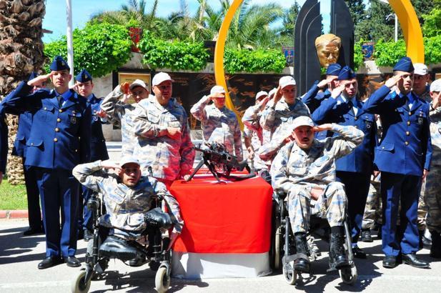 Manisa'da 56 engelli birey, bir günlüğüne asker oldu