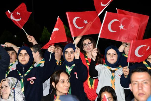 Osmaniye’de gençler 19 Mayıs’ı yürüyüş ve konserle kutladı