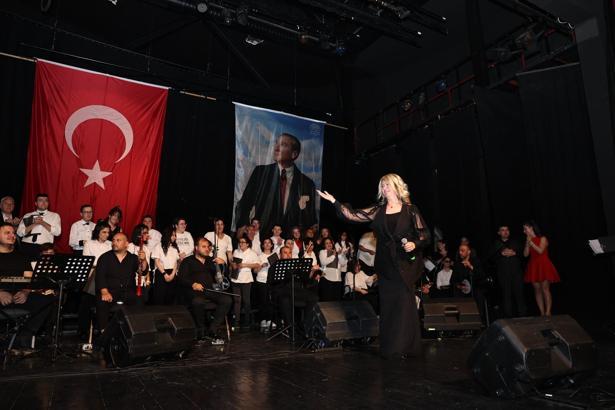 Nilüfer'de engelli bireyler, Yeşilçam şarkılarıyla konser verdi