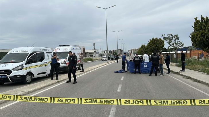 Otomobiliyle önünü kestiği boşanma aşamasındaki eşini tabancayla öldürdü