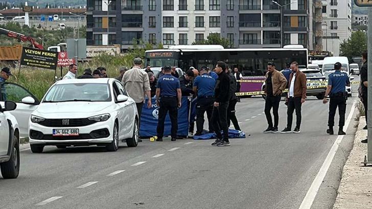 Otomobiliyle önünü kestiği boşanma aşamasındaki eşini tabancayla öldürdü