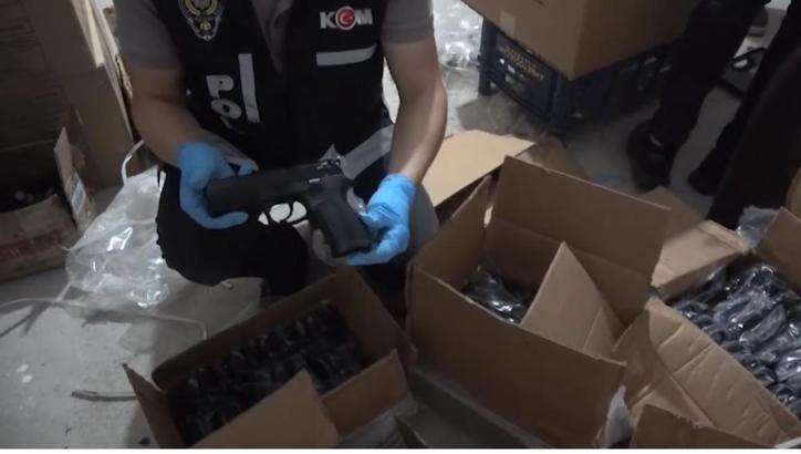 Oyuncakçı, ‘kaçak silah üretim atölyesi’ çıktı