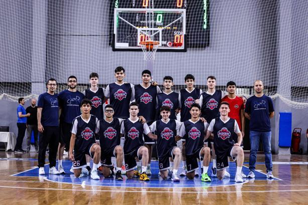 Antalya'nın genç yıldızları parkede parladı