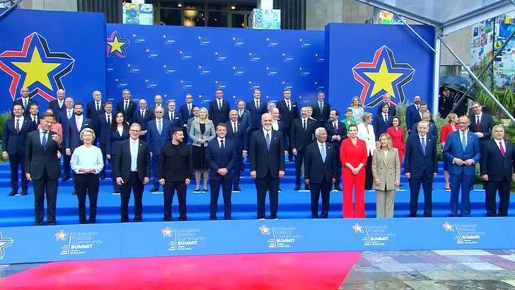 Cumhurbaşkanı Erdoğan, Avrupa Siyasi Topluluğu Zirvesi aile fotoğrafı çekimine katıldı