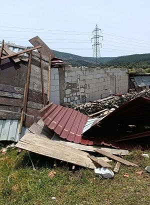 Bodrum'da fırtına; 10 tekne karaya oturdu (2)