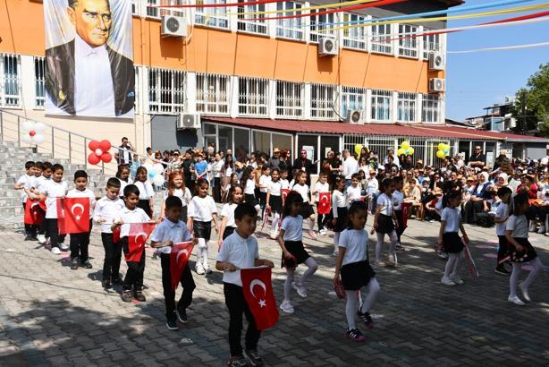 Belen İssume İlkokulu'nda 'Rüzgar Gülü Kitap Şenliği' düzenlendi