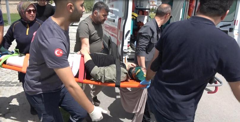 Parkta cebindeki tabancayı çıkarırken kendini vuran Feyza, yaralandı