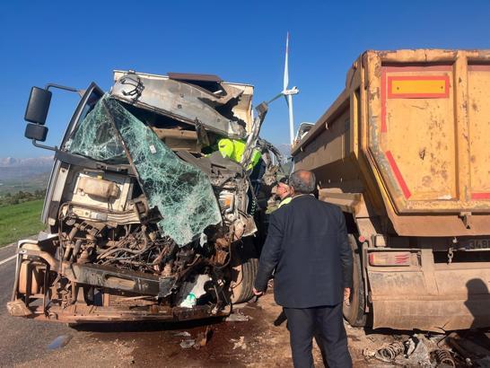 Kayseri'de 2 kamyon çarpıştı: 1 yaralı