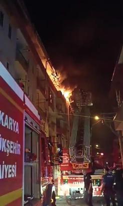 Sakarya’da 4 katlı binada yangın