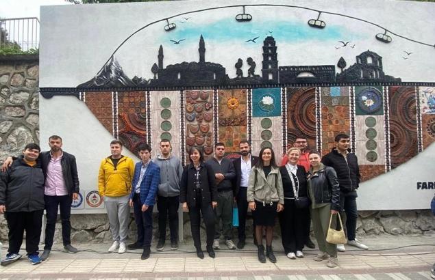 Bursa'da özel gereksinimli öğrencilerin hazırladığı seramik pano, Nilüfer'de sergileniyor