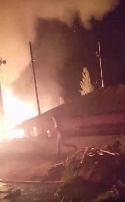 Çorum'da yangın; 2 ev ve 2 samanlık kullanılamaz hale geldi