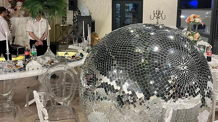 Kına gecesinde dev 'disko topu' yerinden koptu; gelin ve 2 kişi yaralandı