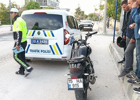 Motosiklet sürücüsüne çarpıp darbeden sürücü yakalandı
