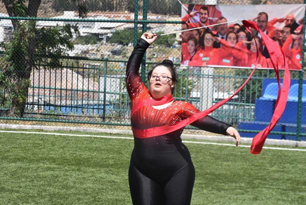 Down sendromlu milli sporcu Selin: Lütfen eve kapanmayın, benim gibi engelleri aşın