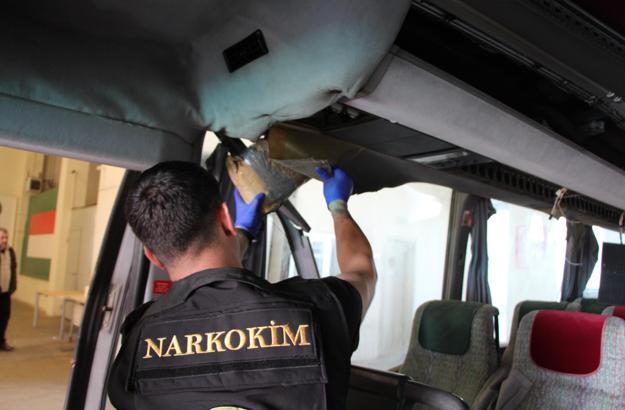 Kapukule'de otobüsteki 77 kilo uyuşturucu hapı Neptun buldu