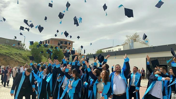 Çay MYO'da mezuniyet töreni