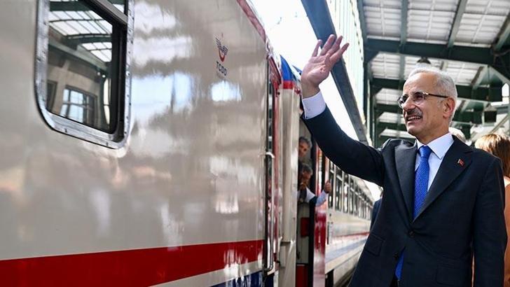 Bakan Uraloğlu: Uluslararası 2 turistik tren, İstanbul'a geliyor