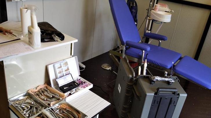 Diş tedavisi yapıldığı belirlenen konteyner mühürlendi