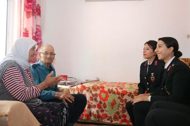 Muğla'da jandarmadan 75 yıllık çifte ziyaret