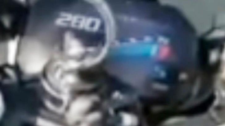 Saatte 280 kilometre hız yaptığı videoları paylaşan motosiklet sürücüsü yakalandı