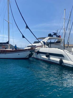 Fethiye'de guletin lüks motoryata çarptığı kaza kamerada