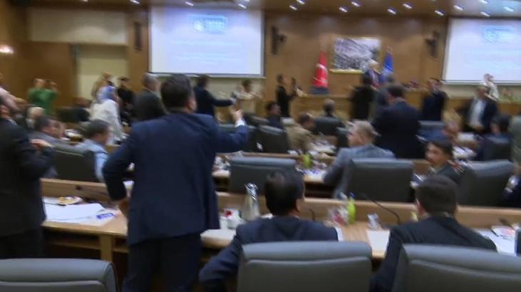 Bursa Büyükşehir Meclisi'nde grup sözcüleri arasında tartışma