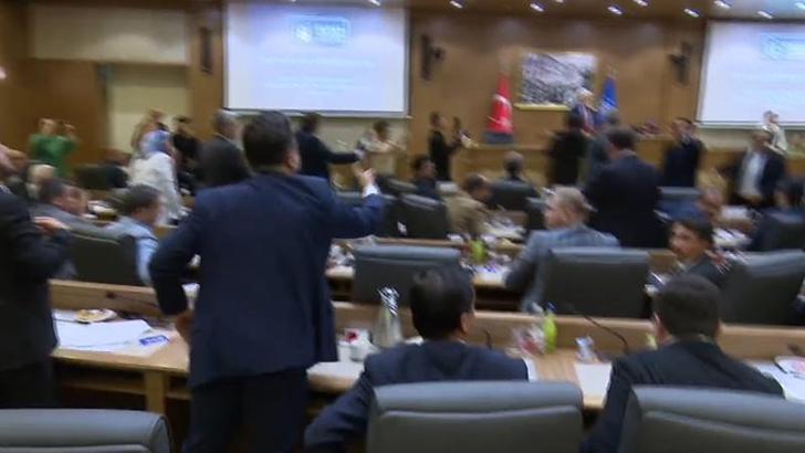 Bursa Büyükşehir Meclisi'nde grup sözcüleri arasında tartışma