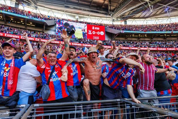 Crystal Palace, ilk kez FA Cup'ı müzesine götürdü