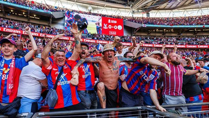Crystal Palace, ilk kez FA Cup'ı müzesine götürdü