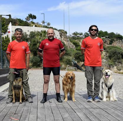 Zeyna, Tina ve Bulut, afetlerde hayat kurtarmak için eğitiliyor