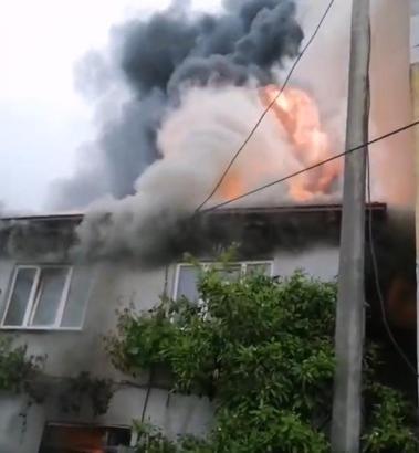 Bursa'da 2 katlı ev, yangında kullanılamaz hale geldi