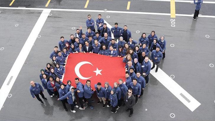 Gençler, TCG Anadolu ile Samsun’a doğru tarihi yolculuk yapıyor