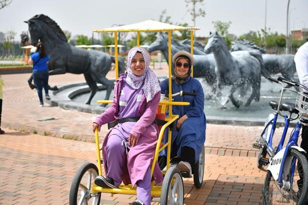 Kayseri'de görme engellilere bisiklet turu